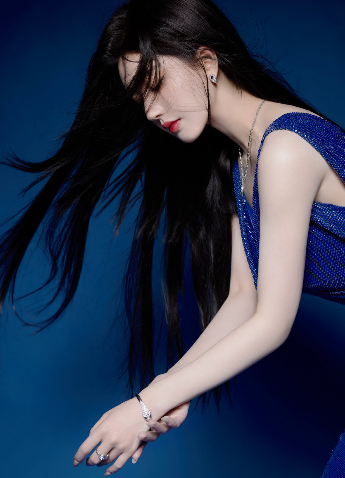 吃胸两人吃一个奶V